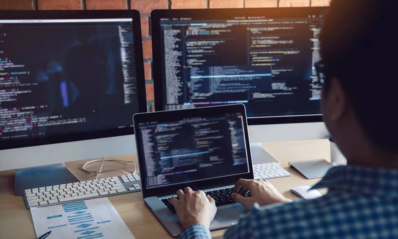 数据科学选型：R与Python如何赋能巴彦淖尔网站建设？